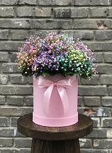 Цветочная композиция из Гипсофила и Розы в шляпной коробке в Кошурниково