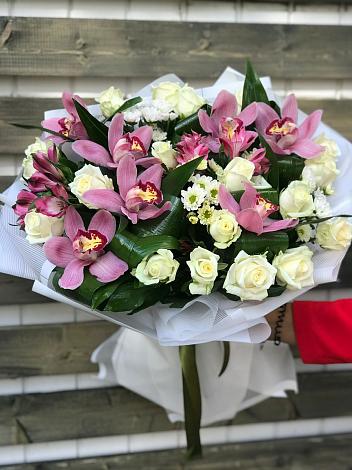 Букет цветов из: Розы и Хризантемы в Кошурниково