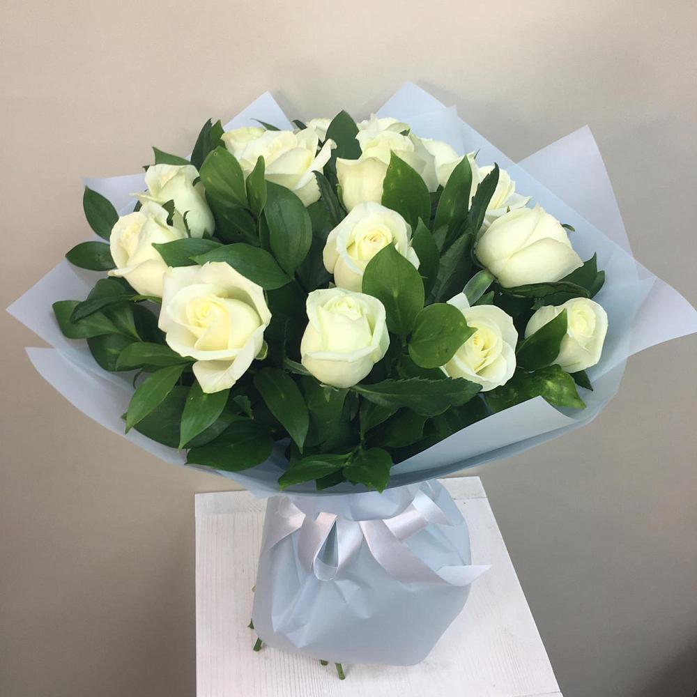 Букет 15 Белых роз Проуд в Кошурниково