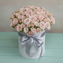 Цветочная композиция из Розы в шляпной коробке в Кошурниково