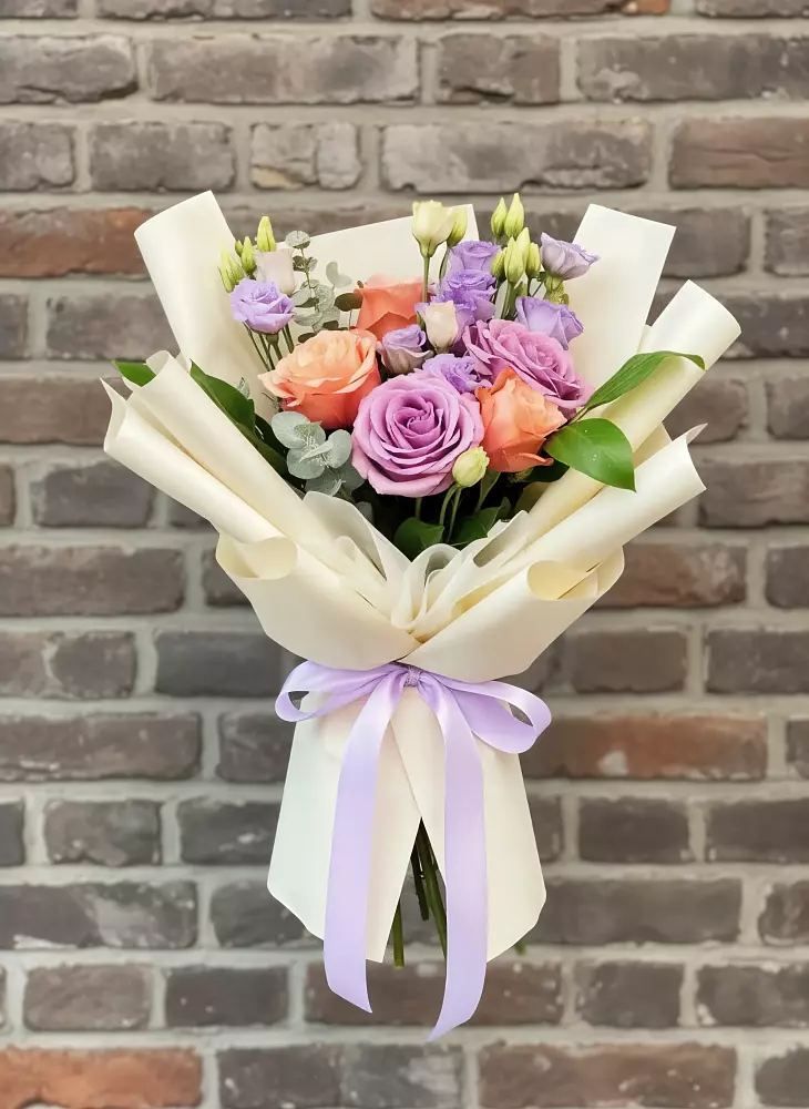 Букет цветов из: Лизиантусы и Розы в Кошурниково