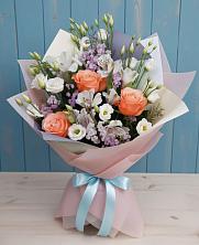 Букет цветов из:  Лизиантусы, Розы, Альстромерии и Гипсофила в Кошурниково