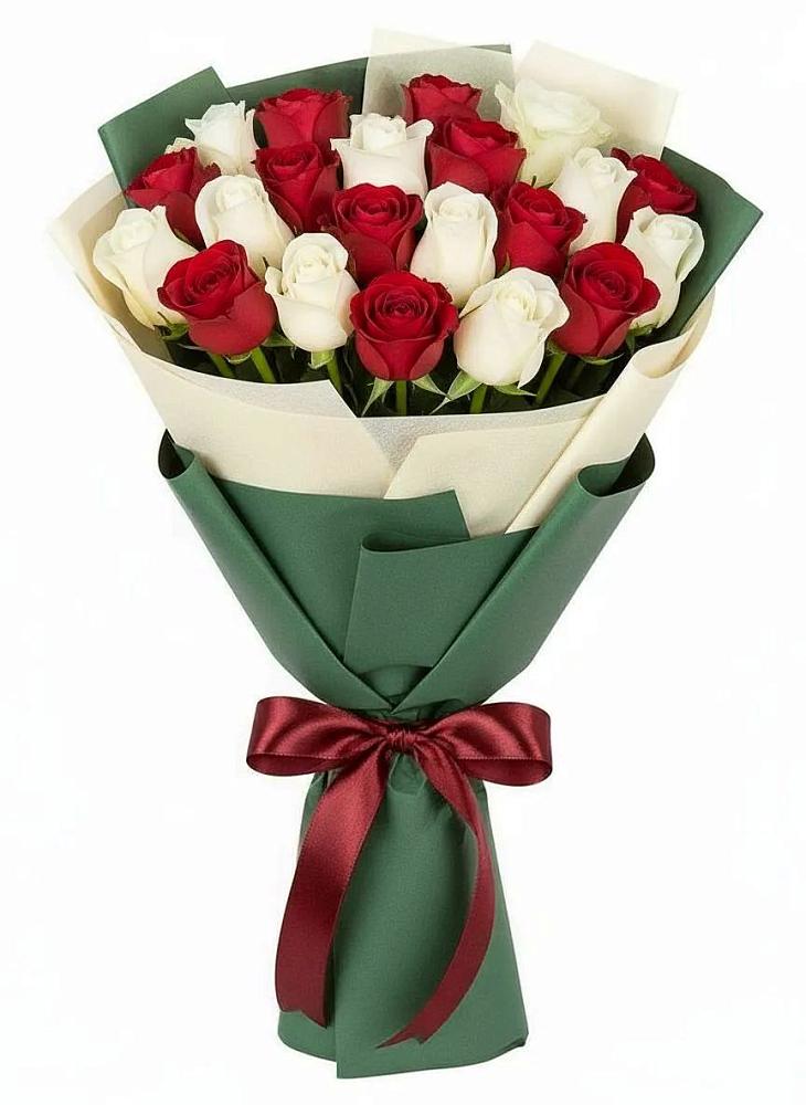Букет Микс из красных и белых роз в Кошурниково