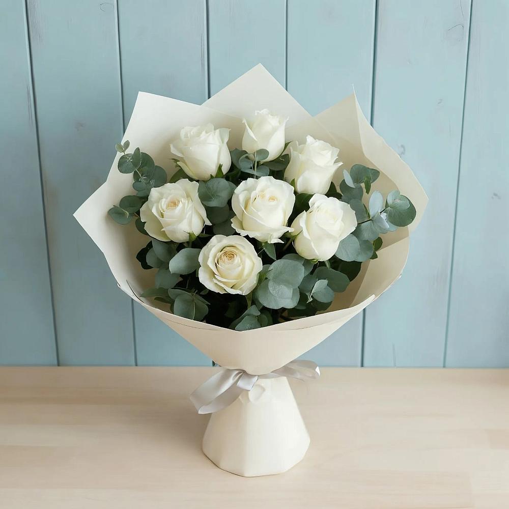 Букет Белые розы в Эвкалипте в Кошурниково