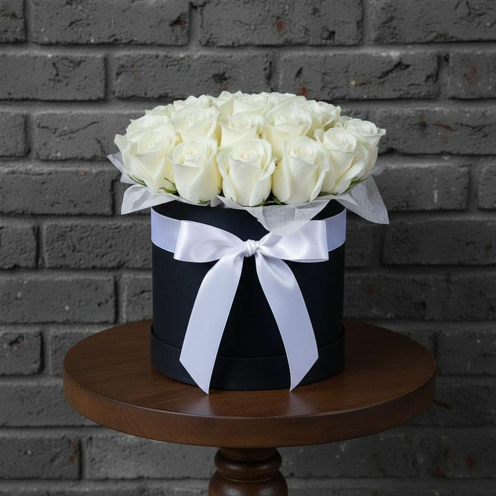 Цветочная композиция из Розы в шляпной коробке в Кошурниково