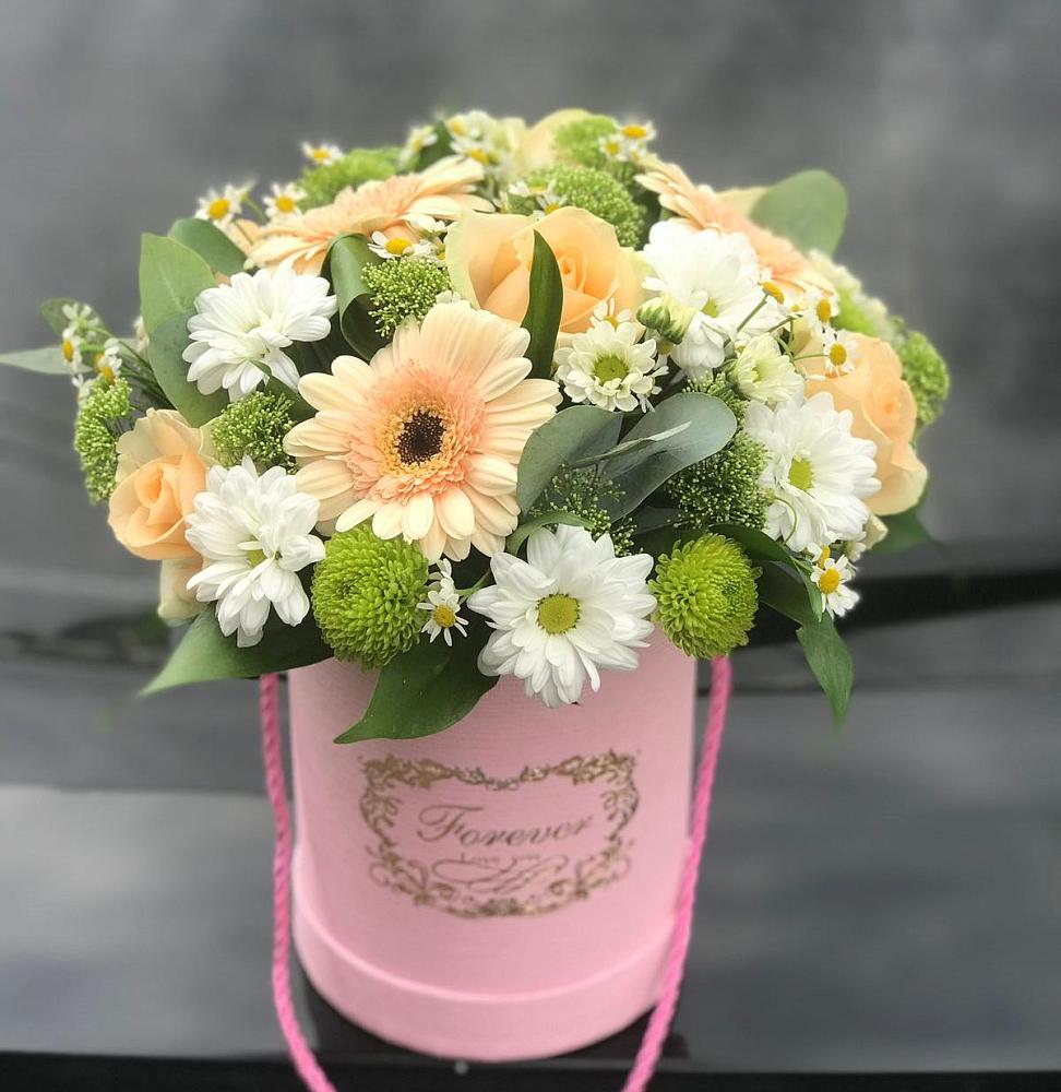 Цветочная композиция из Розы, Герберы и Хризантемы в шляпной коробке в Кошурниково