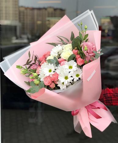 Букет цветов из: Розы, Лизиантусы и Хризантемы в Кошурниково