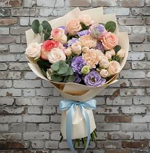 Букет цветов из:  Розы, Лизиантусы и Гвоздики в Кошурниково