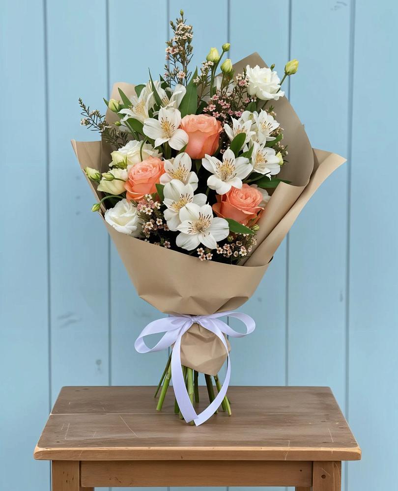 Букет цветов из: Альстромерии, Лизиантусы, Розы и Хризантемы в Кошурниково