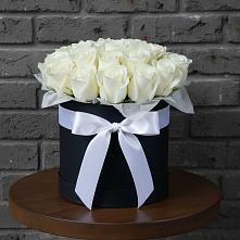 Цветочная композиция из Розы в шляпной коробке в Кошурниково